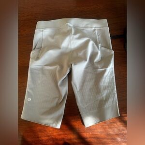 lululemon athletica Men's Light Gray compression shorts- medium